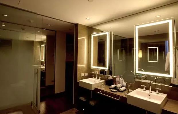 What are the secrets to lighting in high-end hotel bathrooms?