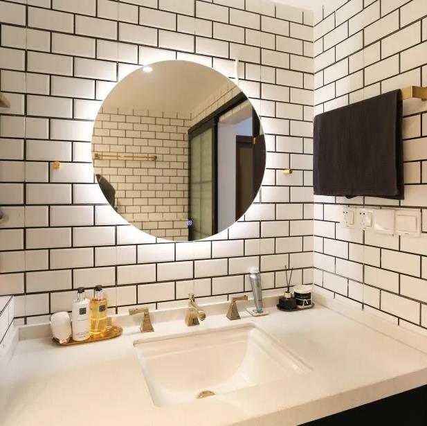 What are the secrets to lighting in high-end hotel bathrooms?